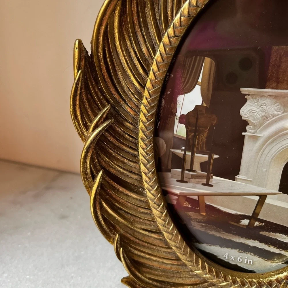 Gold Ornate Oval feather Picture Frame for 4x6” photo